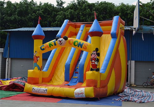 幻彩鏡面與氣模玩具 樂飛洋美陳設計打造香港商業(yè)空間新視覺